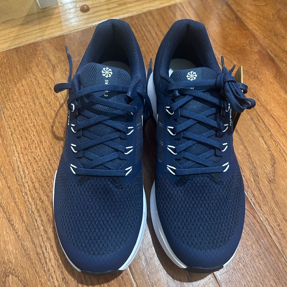 Men's Navy Nike Shoes